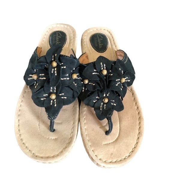 Clarks Artisan Leather Flower Petal Thong Sandal Sz. 10M Black Wedge Low Heel - Picture 3 of 7